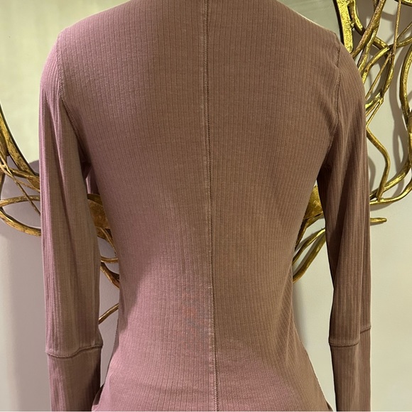 FREE PEOPLE turtle neck - Picture 6 of 7